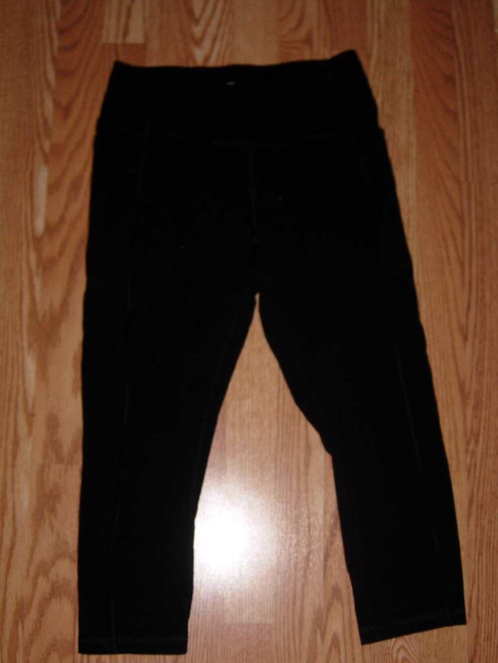 Black Capri Length Leggings L